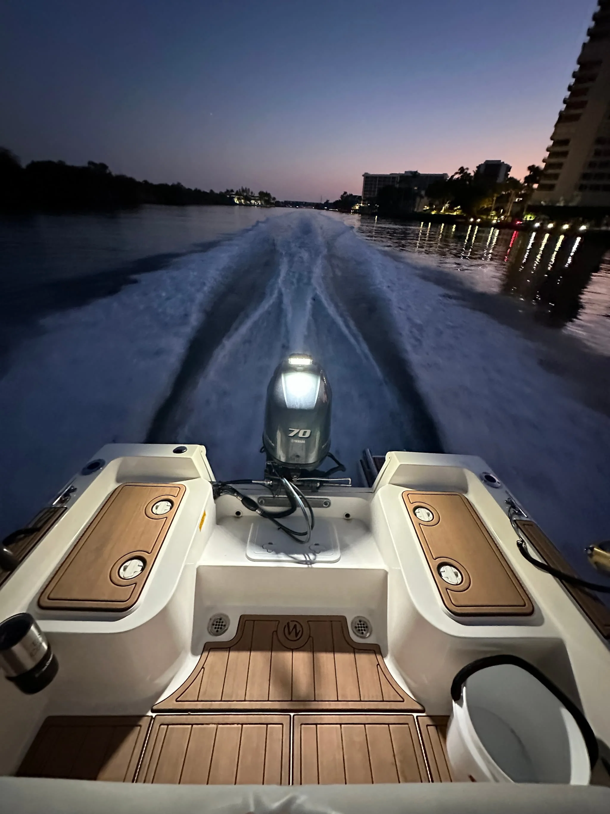 E-Sea Light- Suction Mounted Waterproof Floodlight - Image 5