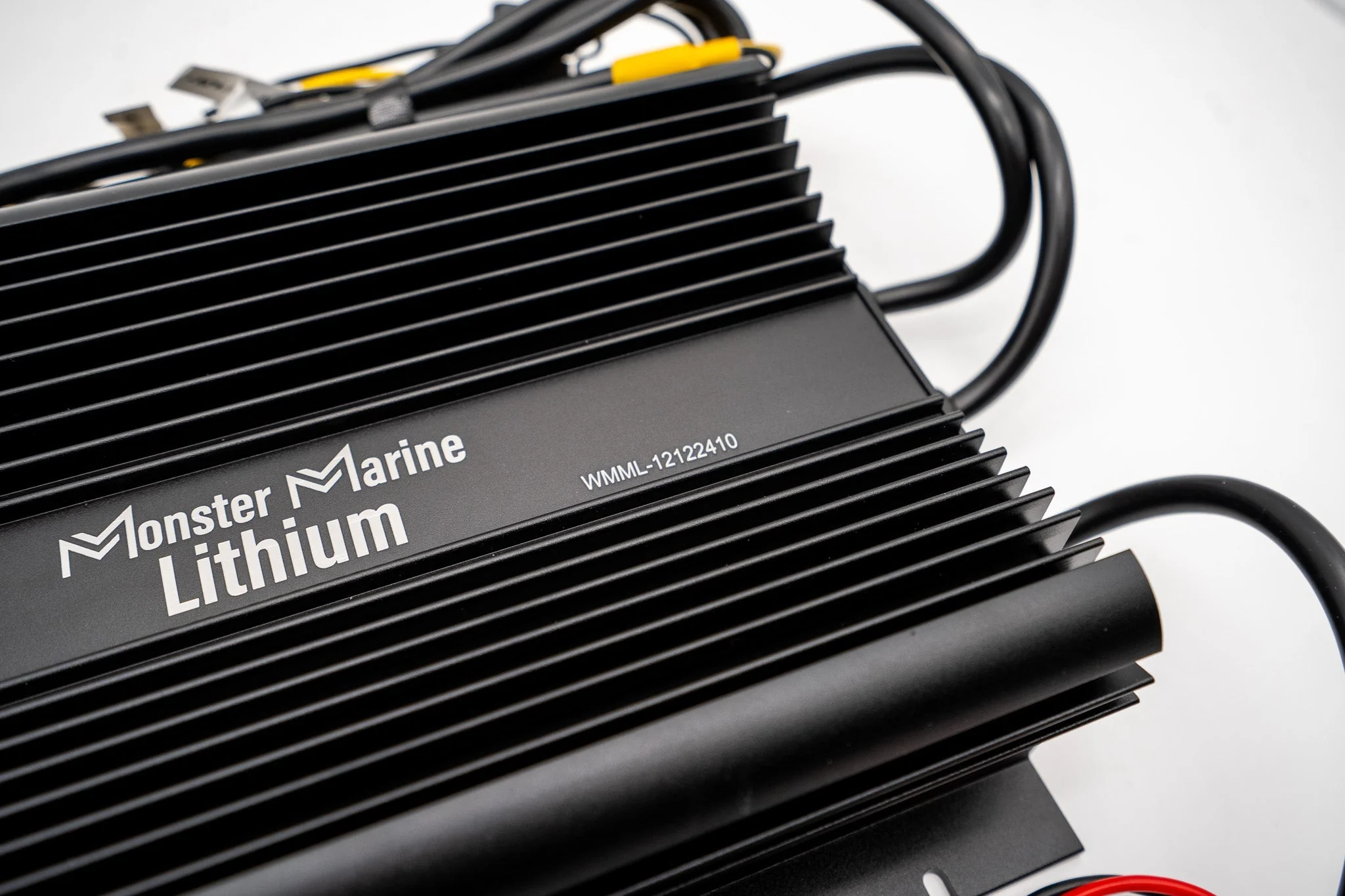 Triple Bank 12v, 12v & 24v marine waterproof Lead/AGM-Lithium charger - Image 2