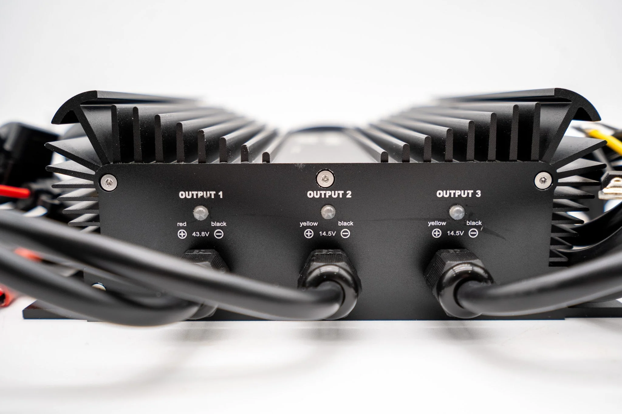 Triple Bank 12v, 12v & 36v marine waterproof Lead/AGM/Lithium charger - Image 3